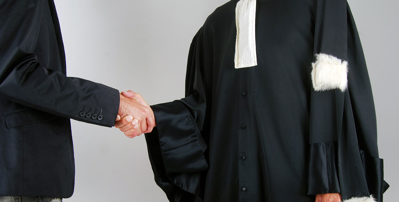 Pourquoi appelle-t-on un avocat 
